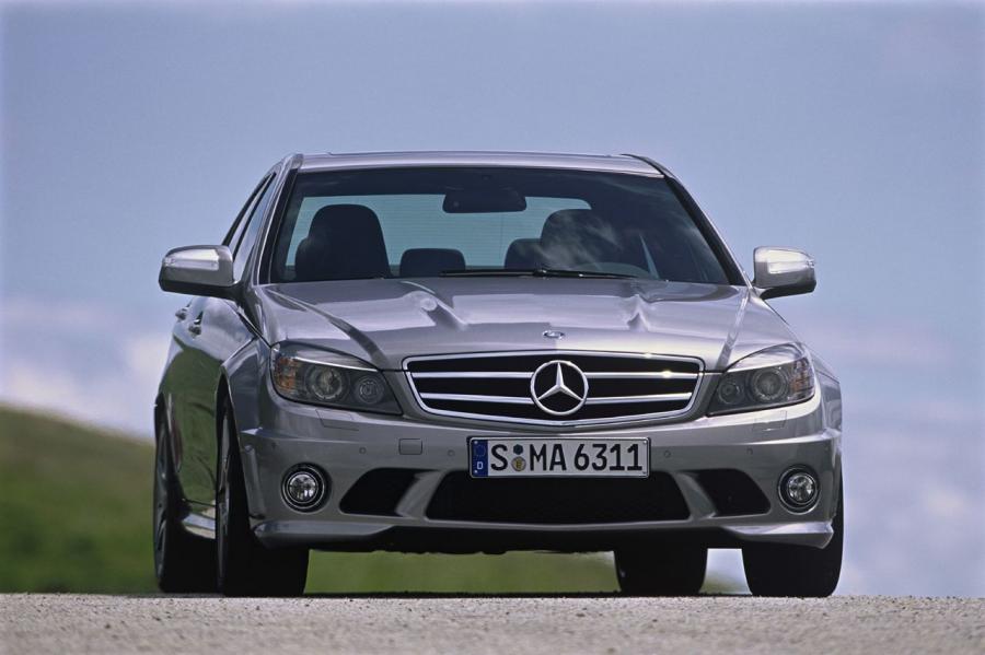  Mercedes-Benz C63 AMG 2008 года  (фото 11 из 26)